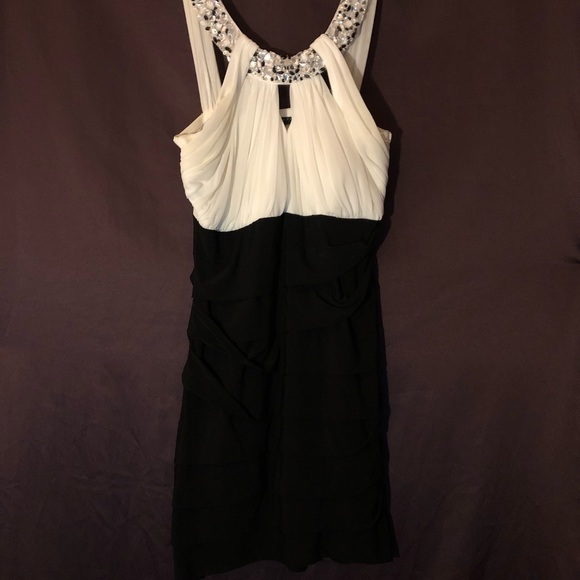 Short dress - Picture 2 of 4